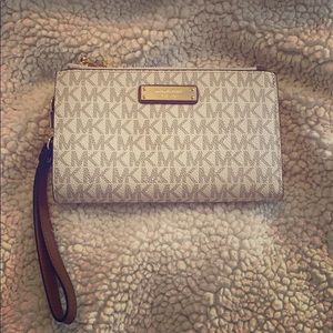 MK Signature Adele Double Zip Wrislet